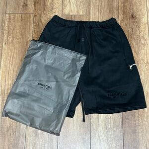 Essentials Fear of God Stretch Limo Black Shorts Large